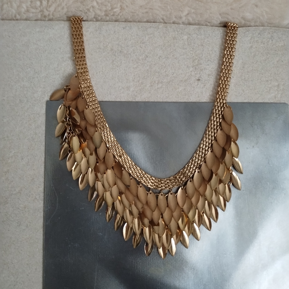 Chic Gold Leaf Statement Necklace